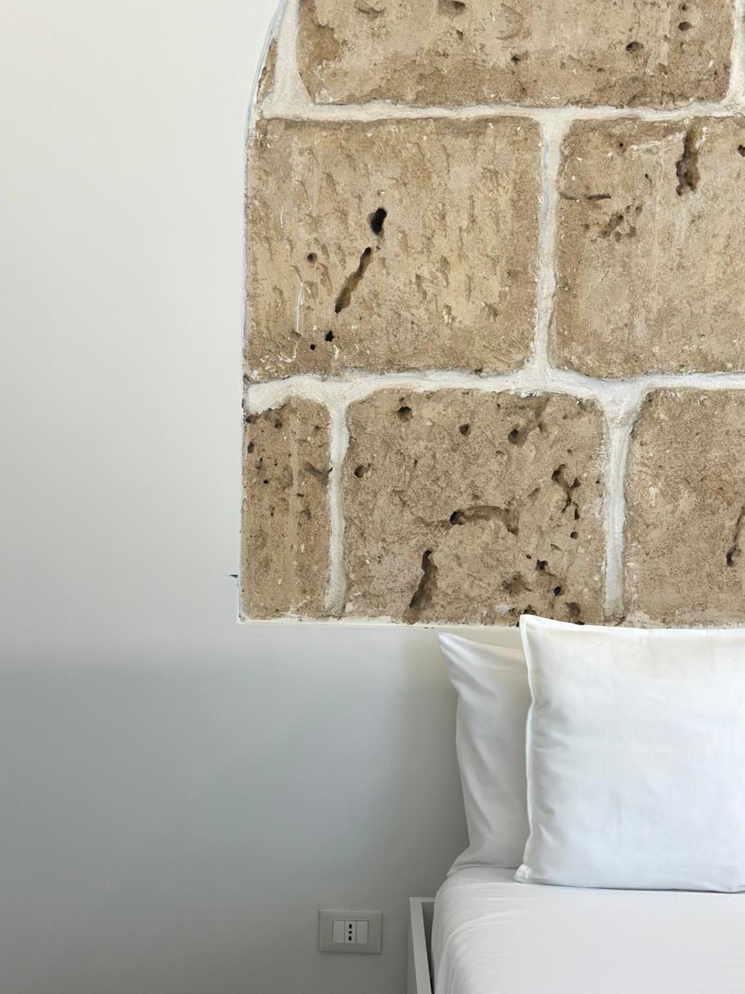 F Home Noto Luaran gambar