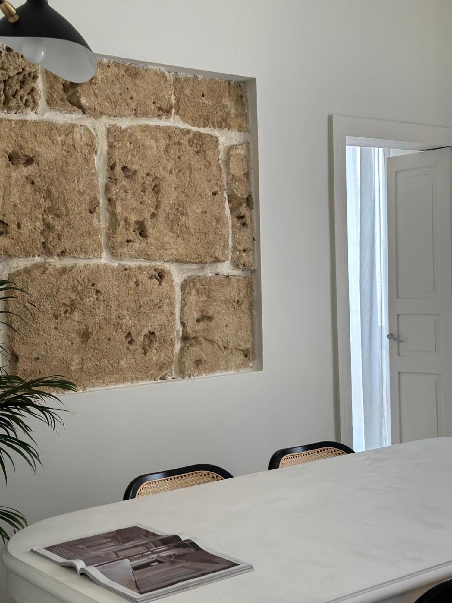 F Home Noto Luaran gambar