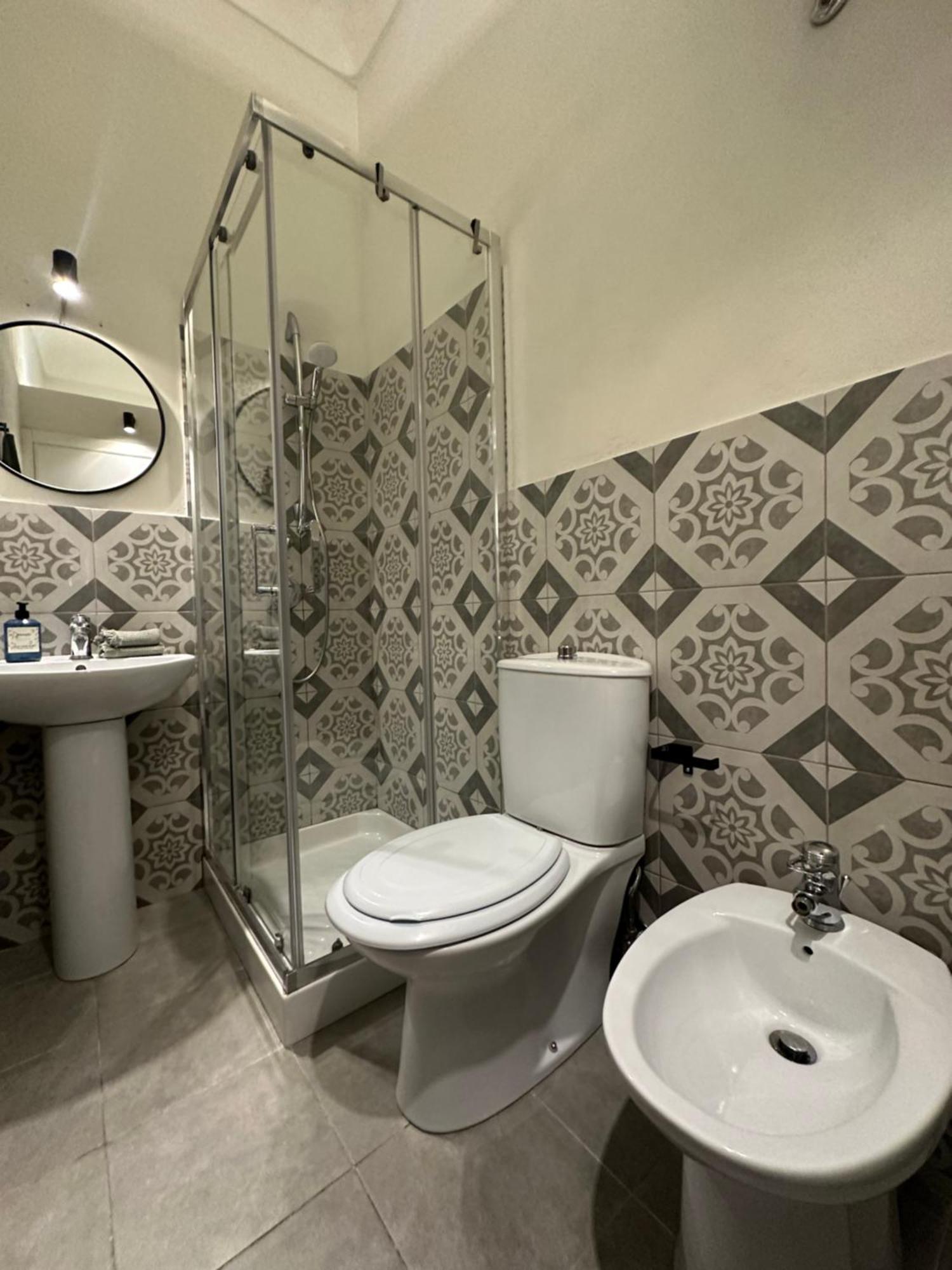 F Home Noto Luaran gambar
